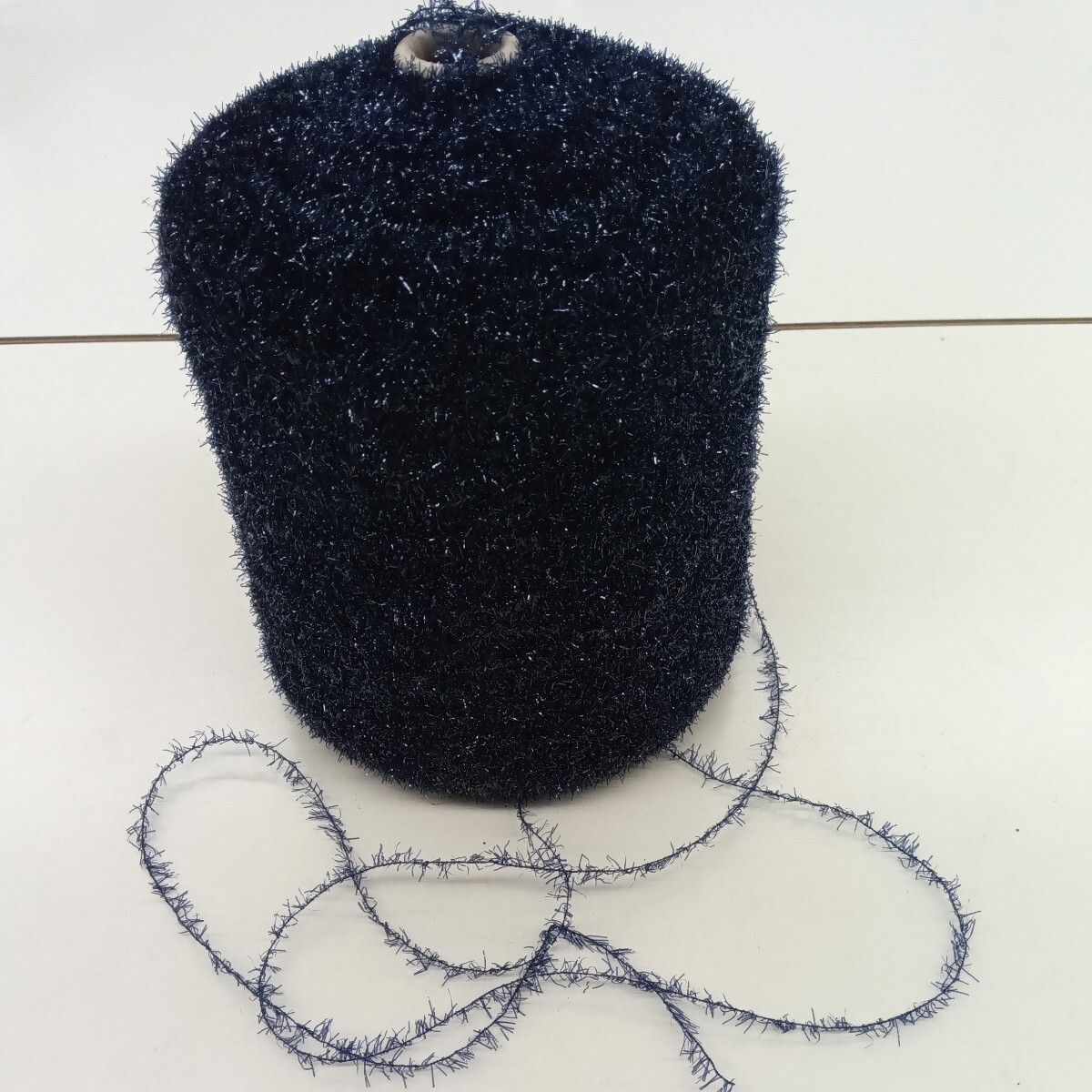 ナイロンスラリットモール ５５０g 毛糸 ケイト シュシュ ピアス タッセル 手織り手編み 引き揃え糸 ファンシーヤーン アクセサリーの画像1