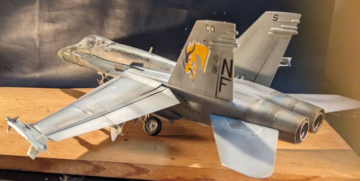 完成品　1/32　アカデミー　ボーイングF18C　米海軍　空母コンステレーション　太平洋艦隊_画像3