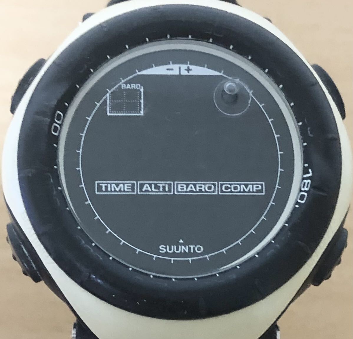 308-1234 SUUNTO スント VECTOR ベクター メンズ腕時計　ラバーベルト　デジタル　クオーツ　電池切れ　動作未確認_画像1