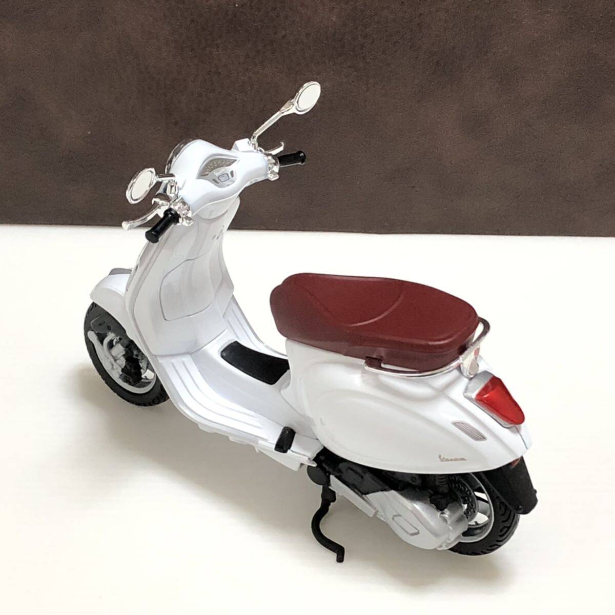 m271-0010-32 Maisto 1/12 Vespa Prima беж la150 красный белый 2 шт. комплект 