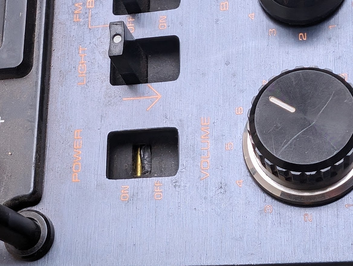 東芝 BCLラジオ トライエックス TRY-X2000 RP-2000F 電源スイッチ破損有り 動作未確認 ジャンク品_電源スイッチ折れてます。