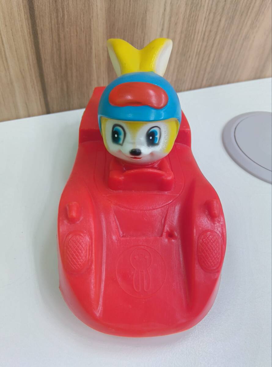 コレクター放出品　エスエス製薬 ピョンちゃん レースカー 車 赤色　ソフビ　玩具　レトロ　◆10_画像2
