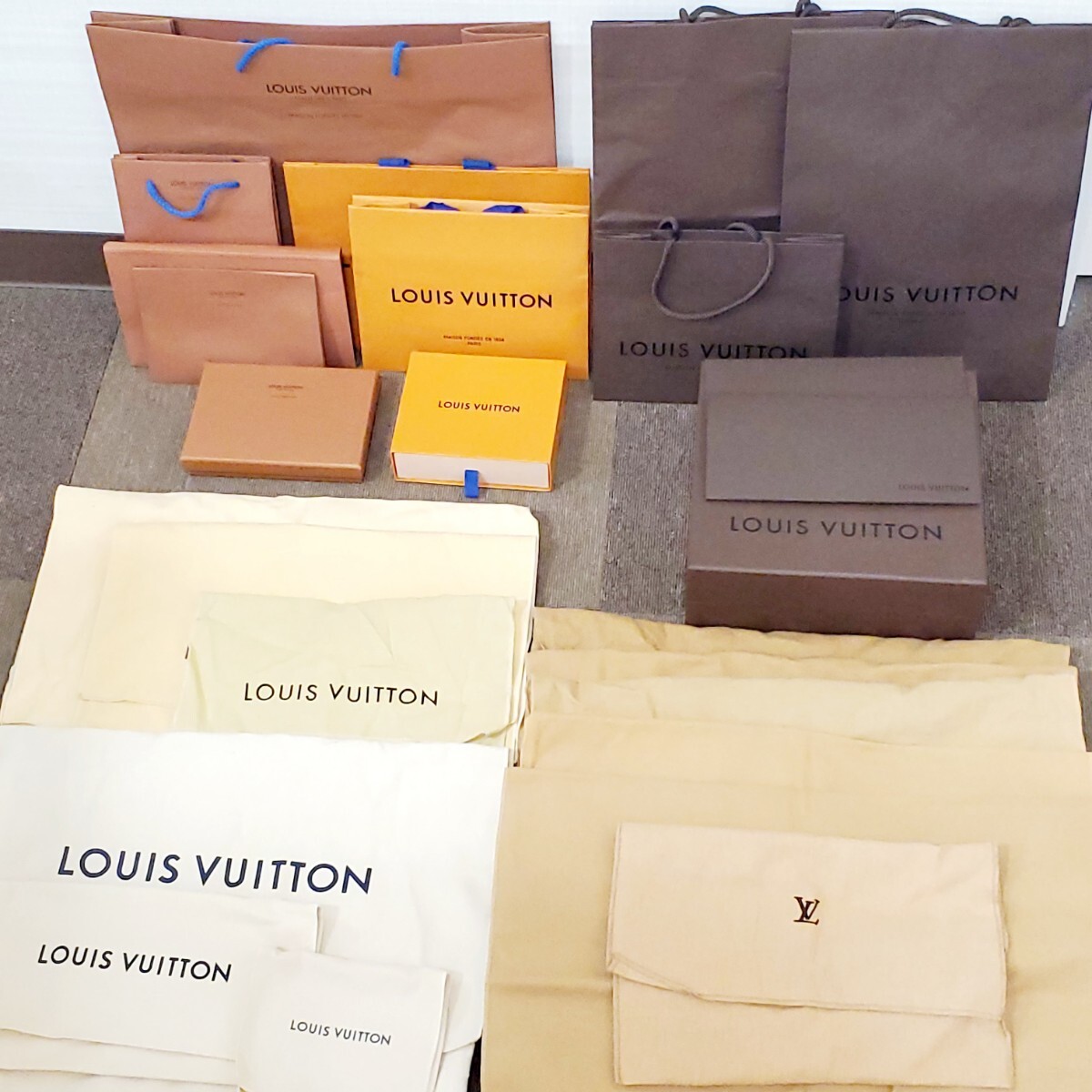 ■ LOUIS VUITTON ルイヴィトン 紙袋 空箱 保存袋 おまとめ■ ショッパー/ショップ袋/ブランド/新旧/限定/バッグ/財布/保管_画像1