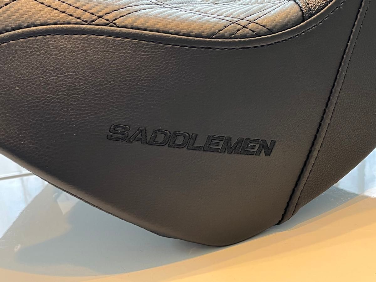 サドルマン　サンディエゴカスタムズ　コラボSaddlemen Proシリーズ SDC パフォーマンスグリッパーシート 未使用に近い