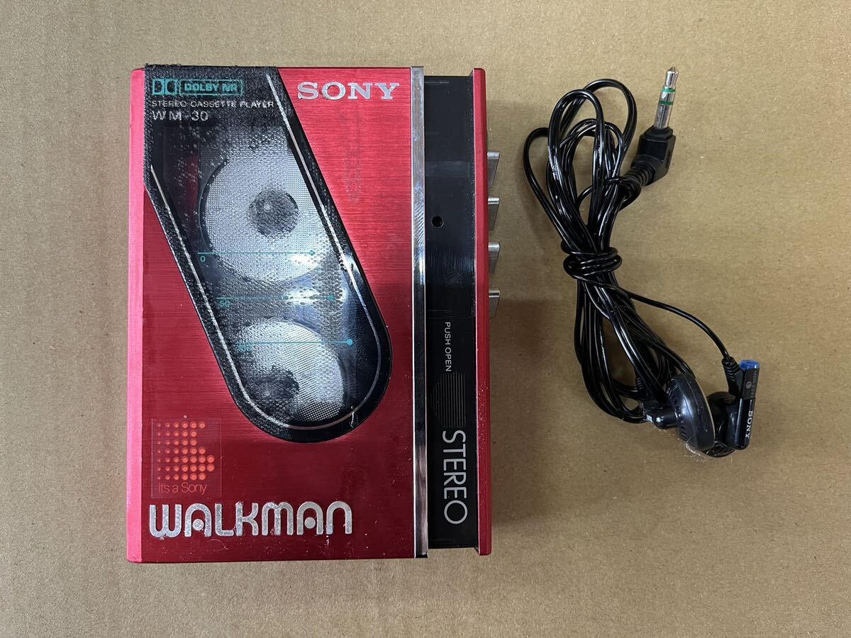 SONY WALKMAN WM-30 レッド ポータブル カセットプレーヤー ジャンク品 送料全国一律520円の画像1