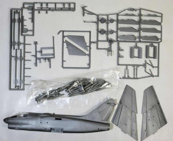 ☆★エッシー 1/48 ヴォート A-7D/H コルセア ※大手付きジャンク☆★の画像4