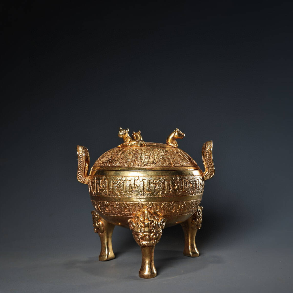殿堂 『館蔵珍品 銅製 塗金 雙耳 三獣足熏香炉』置物 賞物 貴重 殿堂 『館蔵珍品 銅製 塗金 雙耳 三獣足熏香炉』置物 賞物 貴重