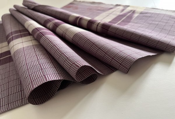 KIRUKIRU セミアンティーク 反物 着尺 着物 巾36㎝ 紫 格子柄に矢絣 和柄 レトロ 材料 素材 生地 リメイク 和裁_画像5