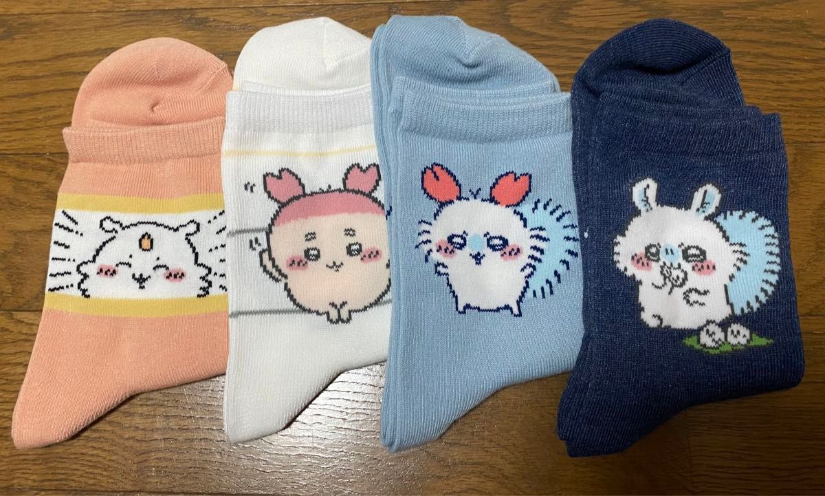 ちいかわ　モモンガ　カニちゃん　古本屋　あのこ　靴下　ソックス　4足　新品　未使用