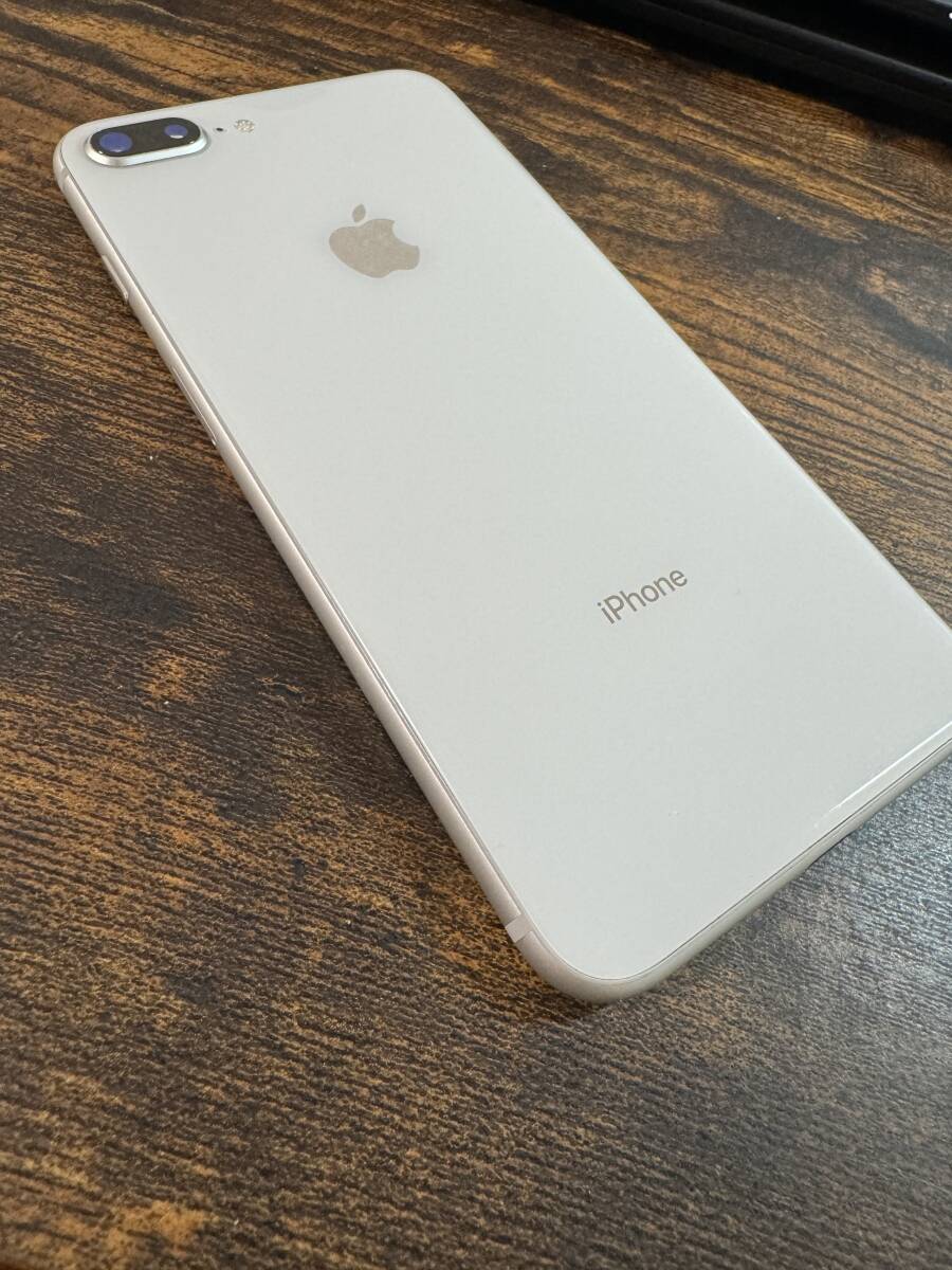 【安心評価100％】【美品】iPhone８plus シルバー 256GB ドコモ SIMロック解除済 バッテリー90％ 利用制限○ 【即発送対応】の画像4