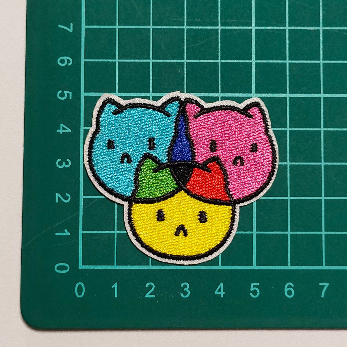 B-41【 アイロンワッペン 】 刺繍ワッペン アップリケ リメイク 猫 ネコ cat キャット 3D アイロンワッペン パッチ