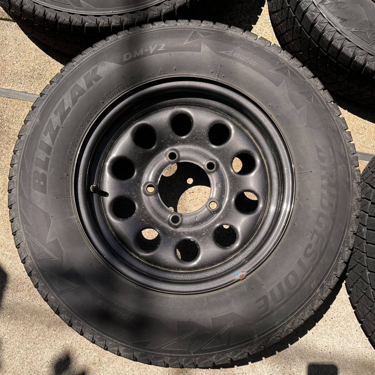 スズキ JB74W ジムニーシエラ純正 ホイール 4本セット 冬タイヤ スタッドレス 195/80R15 ブリザック DM-V2_画像4