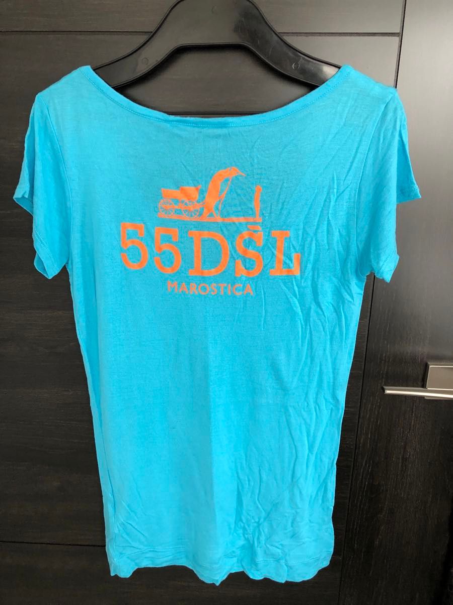 55DSL 半袖Tシャツ Ｖネック　ディーゼル　スカイブルー×オレンジ色  ビスコース100%