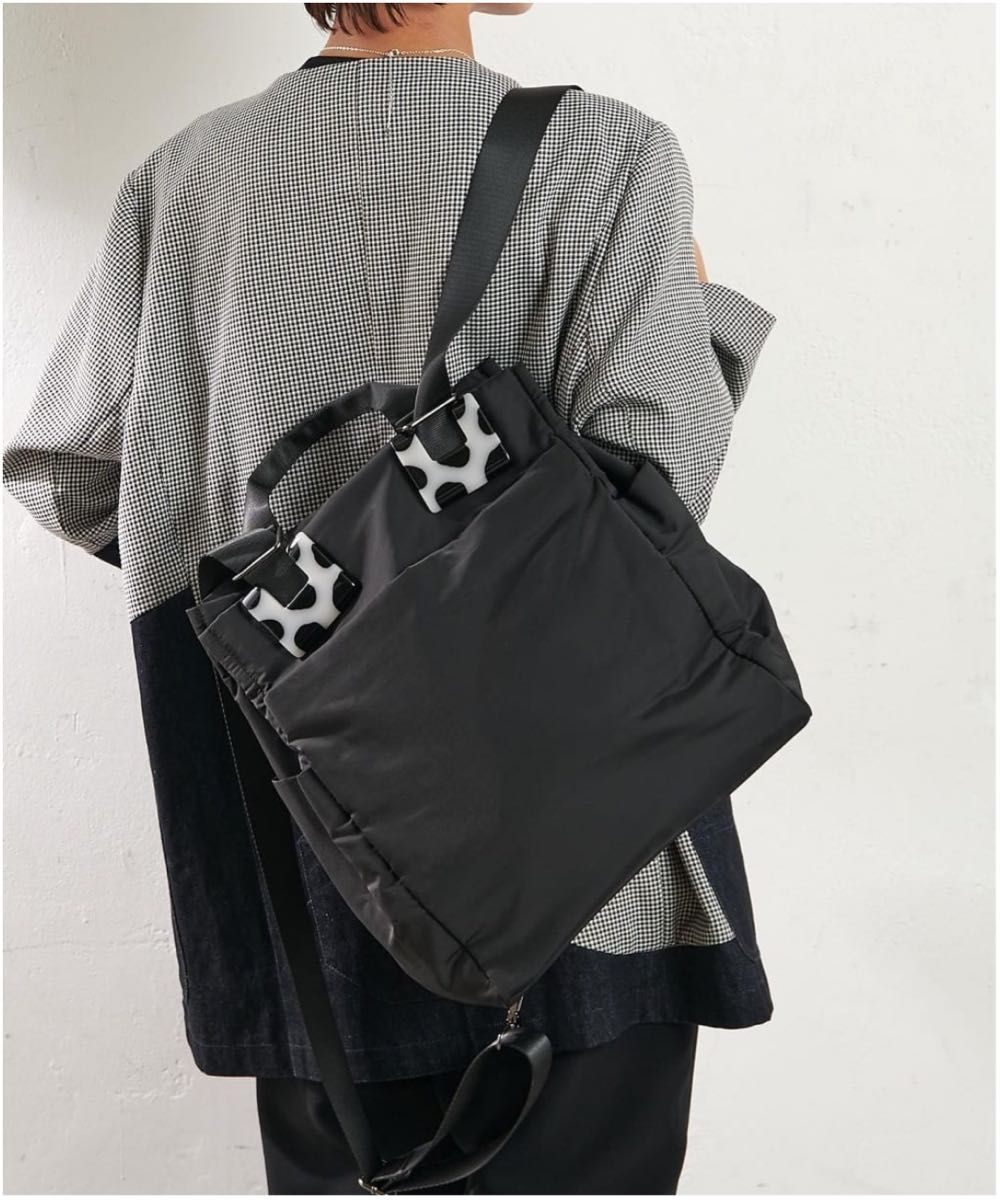 週末限定セール 美品 イアパピヨネ 樹脂パーツリュック 週末限定セール 美品 イアパピヨネ 樹脂パーツリュック