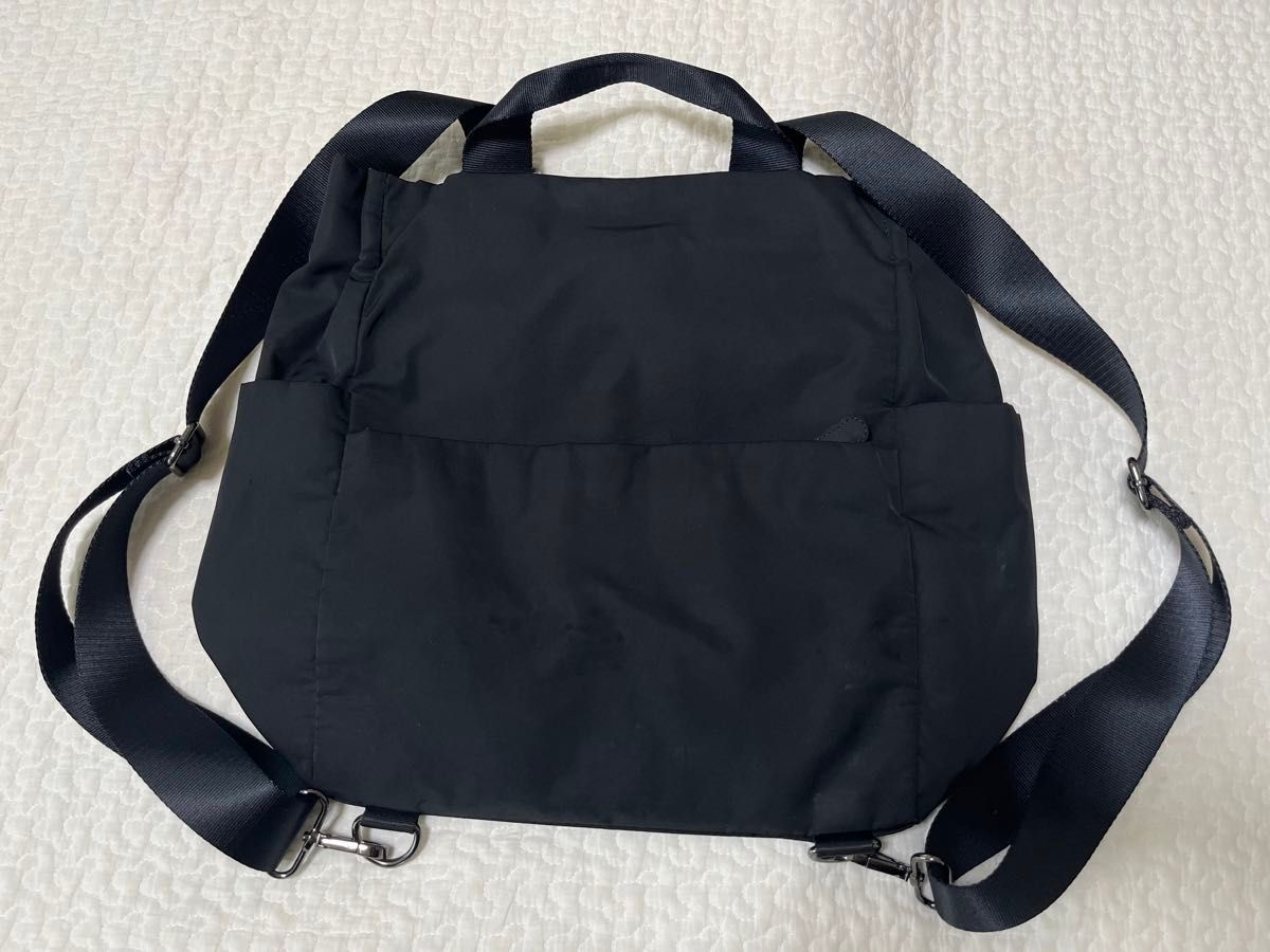 週末限定セール 美品 イアパピヨネ 樹脂パーツリュック 週末限定セール 美品 イアパピヨネ 樹脂パーツリュック