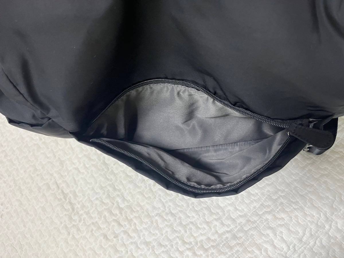 週末限定セール 美品 イアパピヨネ 樹脂パーツリュック 週末限定セール 美品 イアパピヨネ 樹脂パーツリュック