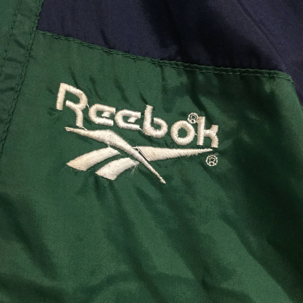 【リーボック ポリジャケット】90s 海外サイズ ロゴ刺繍 香港製 L 緑 Reebok 古着 [240104-021]_画像6