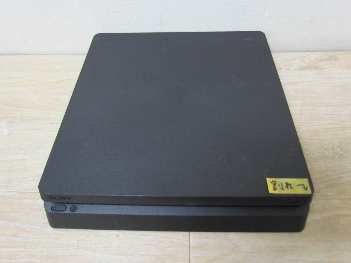 SZ-SG④ PS4 動作未確認 ジャンク品 一部割れ有 本体のみ SONY プレイステーション4 CUH-2200A シール有の画像1