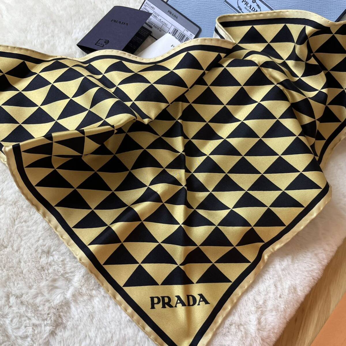 新品未使用 レア 日本完売品 伊製 PRADAプラダ トライアングル 新品未使用 レア 日本完売品 伊製 PRADAプラダ トライアングル