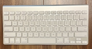 Apple Wireless Keyboard A1314(USキー配列) Bluetoothキーボードの画像1