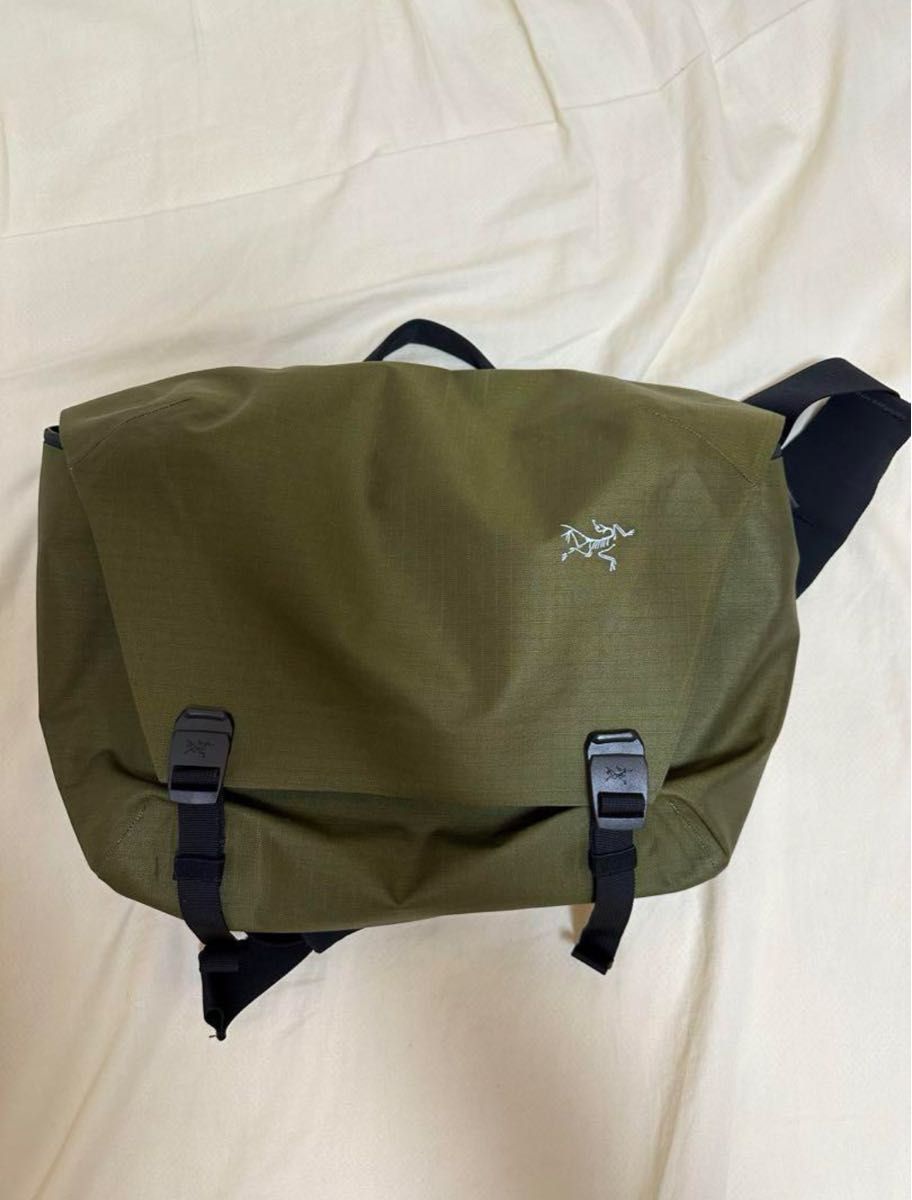 ARC’TERYX  GRANVILLE 10 COURIER BAG メッセンジャーバッグ ショルダーバッグ 