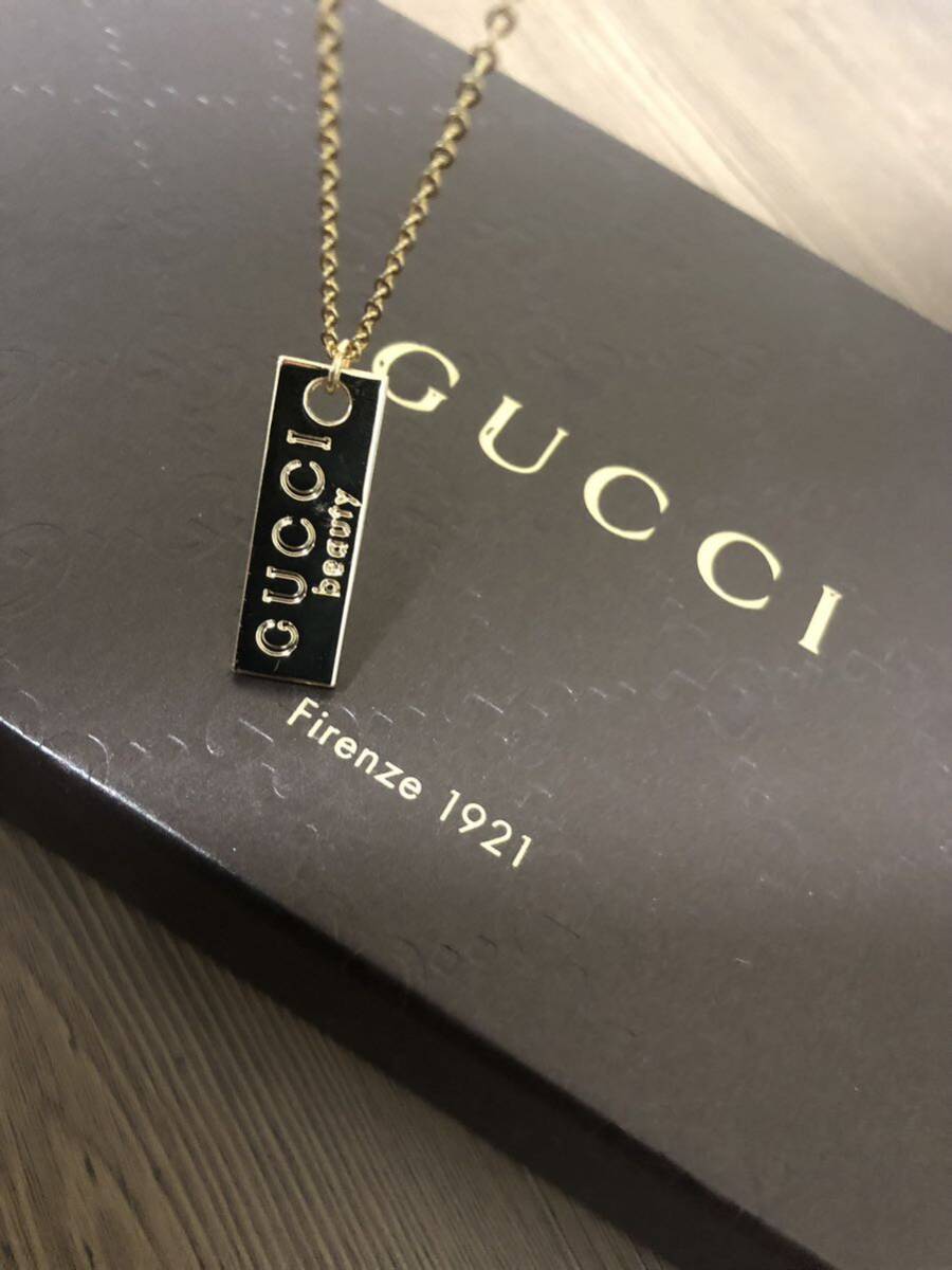 GUCCI グッチ　ロゴチャーム　ゴールド　ネックレスチェーンプレゼント