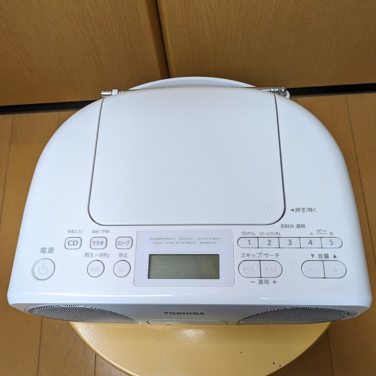 TOSHIBA　東芝CDラジオ　TY-C151