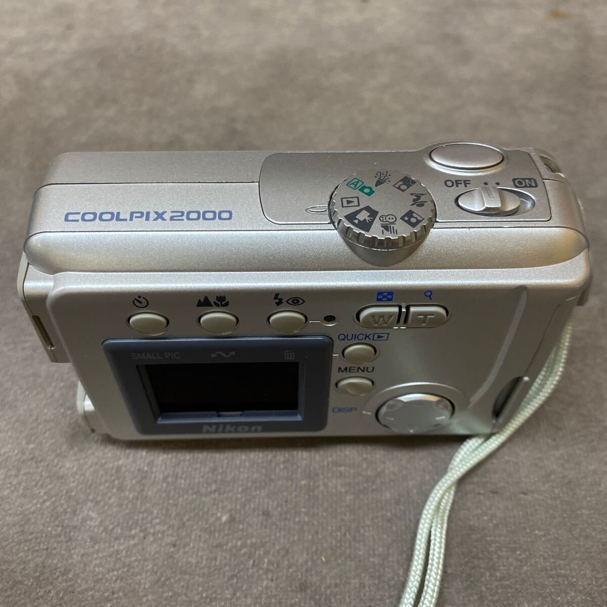 Nikon ニコンCOOLPIX 2000 クールピクス デジタルカメラ 動作未確認 ジャンク品扱い の画像6