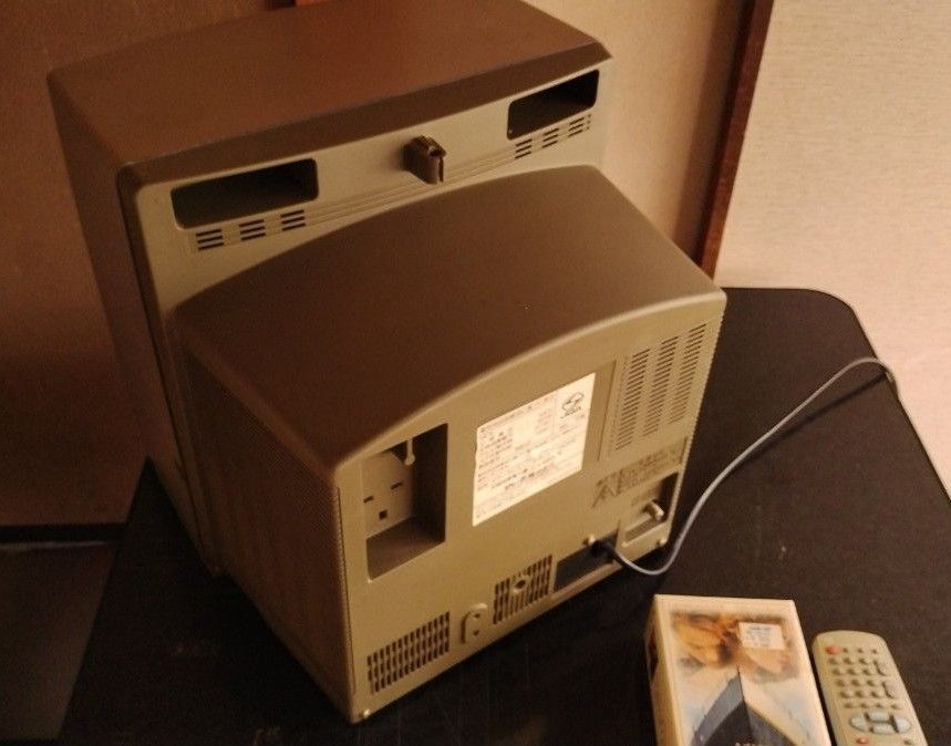 テレビデオ　VT-14GH5　シャープ　リモコン付き　テープ付き　映画タイタニック VHS