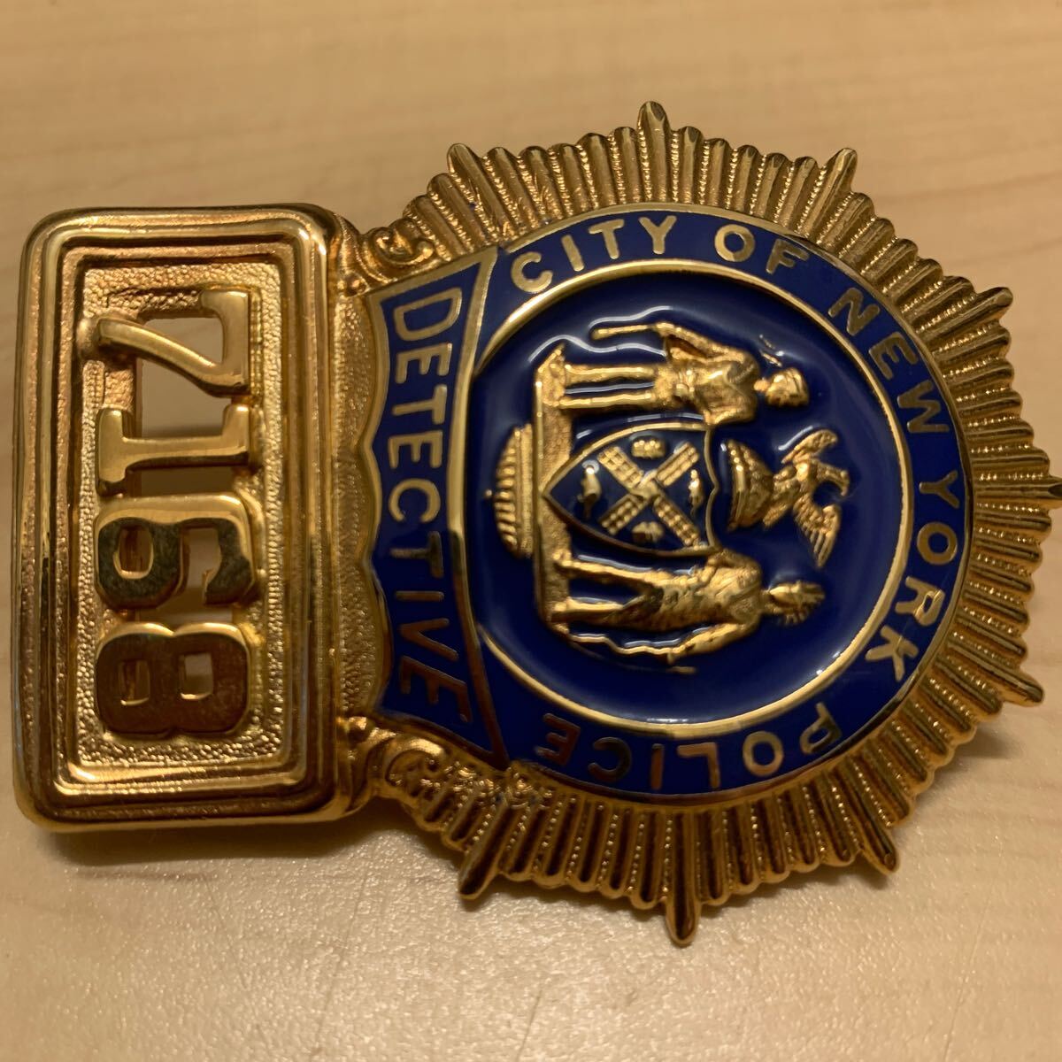 【海外輸入】 実物】NYPD Detective セカンドバッジ 刑事 ニューヨーク市警 警察グッズ