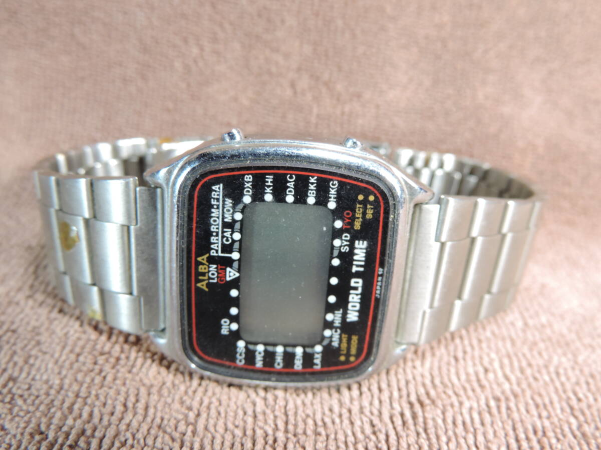 不動・(電池交換必要か修理必要) ・日本製・アルバデジタル男性用時計・Y749-5040_画像1