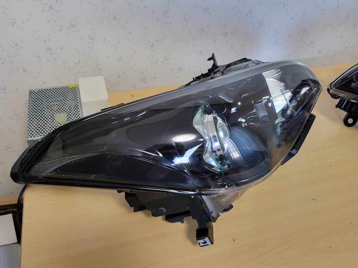 フーガ AFS付き ヘッドライト　レンズクリア塗装　車検対応　コーティング加工済　インナーブラック