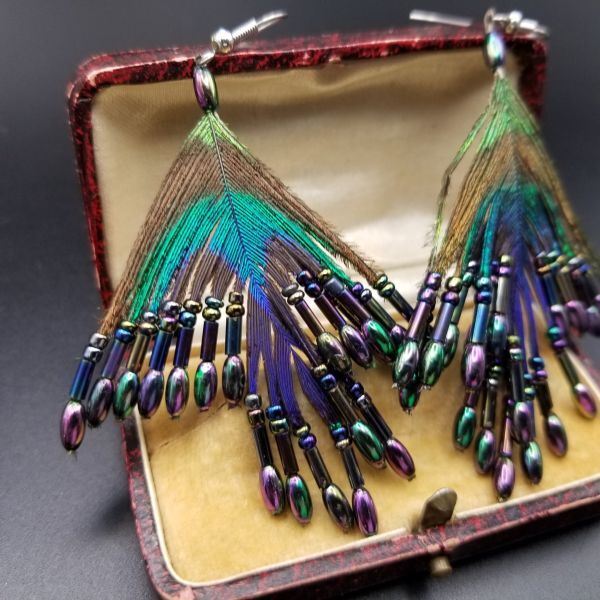 孔雀の羽カラー グラデーション 緑紫 ヴィンテージ フックピアス ビーズ装飾 大ぶり 存在感 メタリック ユニーク YNJ3_画像2