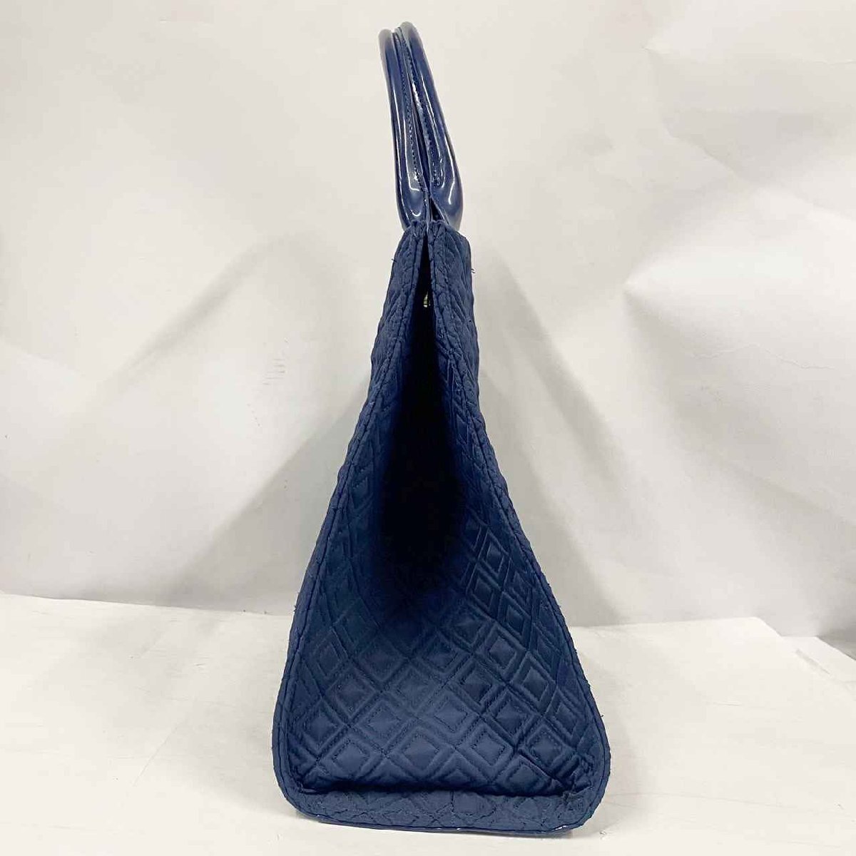 TORYBURCH большая сумка < сумка > Tory Burch стеганое полотно парусина темно-синий серия женский бренд карман есть 