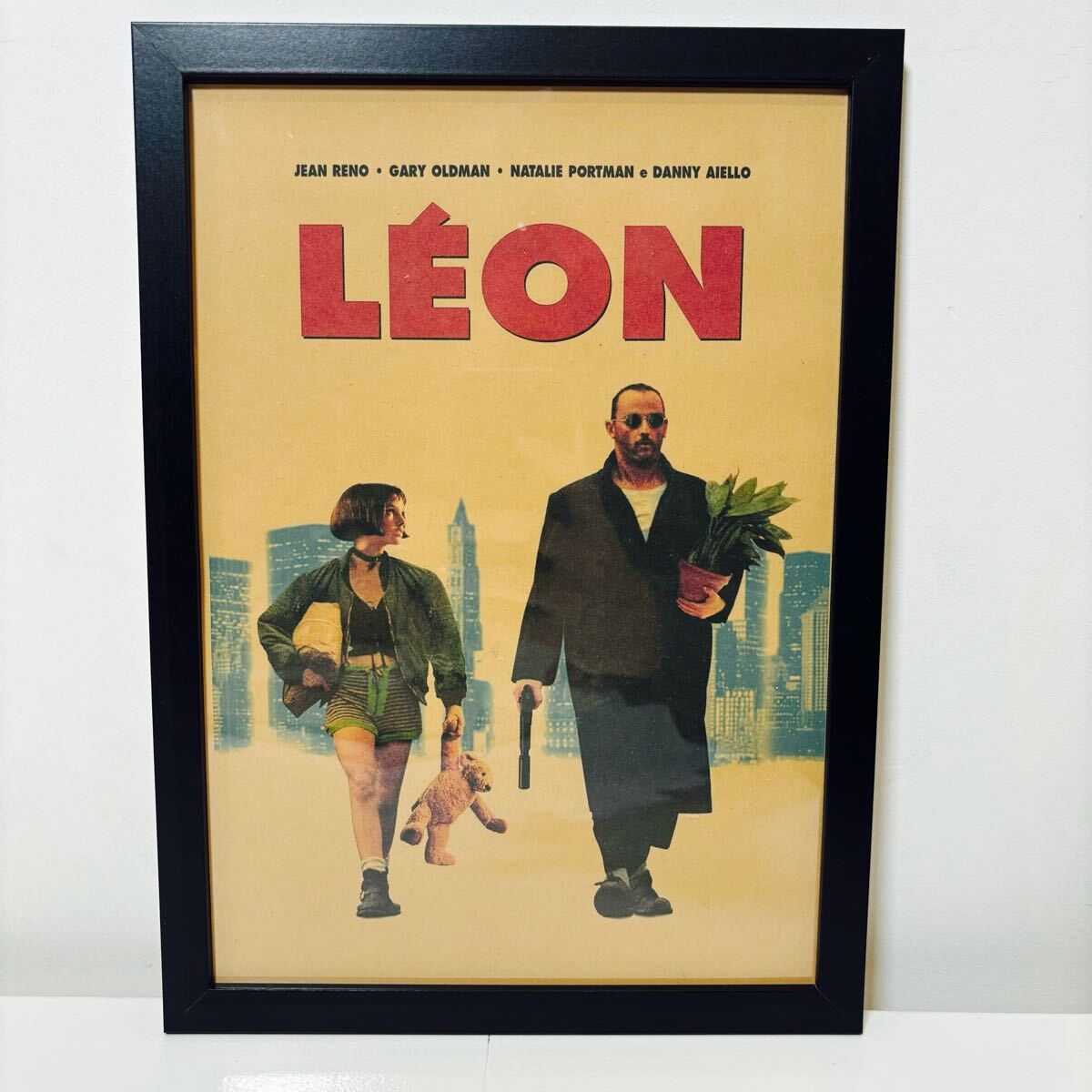 【黒額付きポスター】レオン LEON ジャン・レノ⑦(新品)