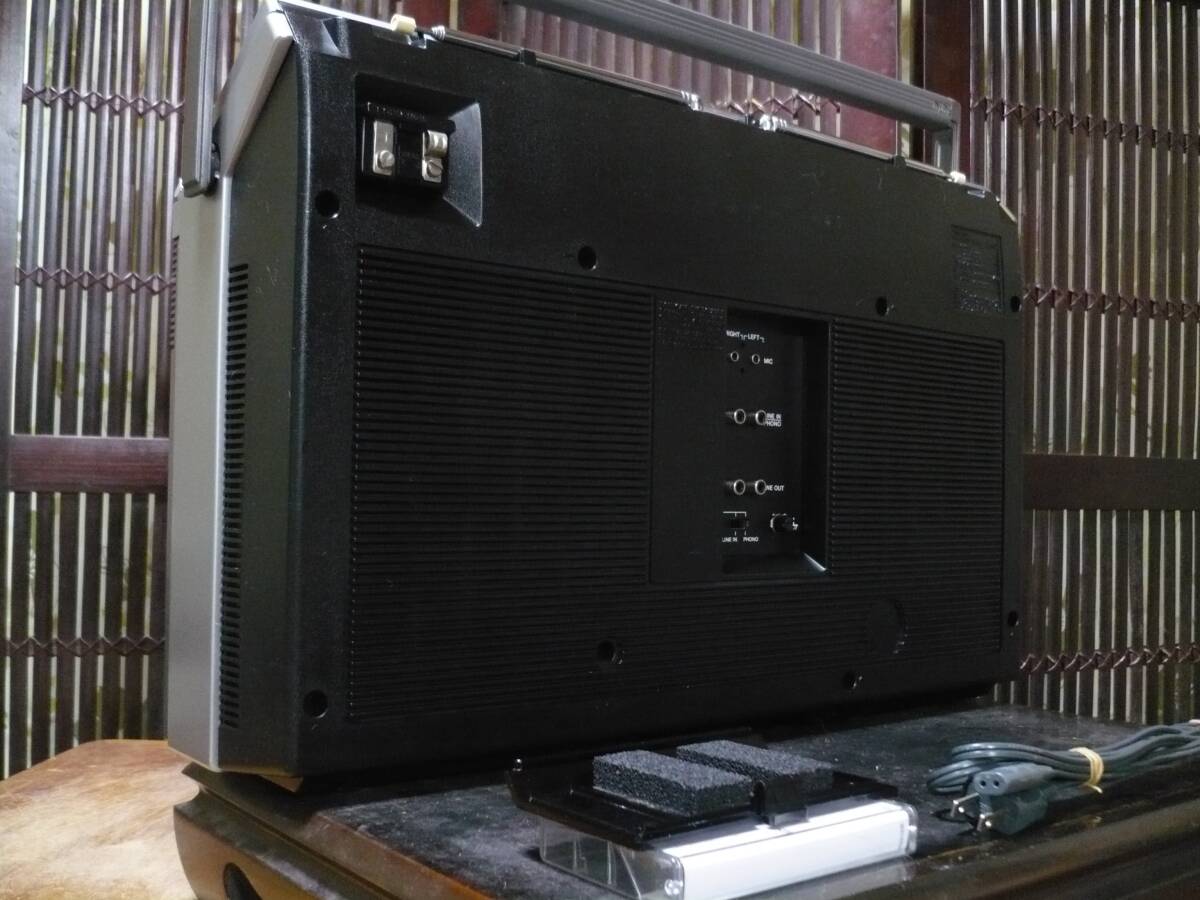 古典ラジカセ SONY CFS-686 Hi-Fi音質 取り扱い説明書付き ( 1978年製 ￥69.800) 中古動作品 綺麗_画像4