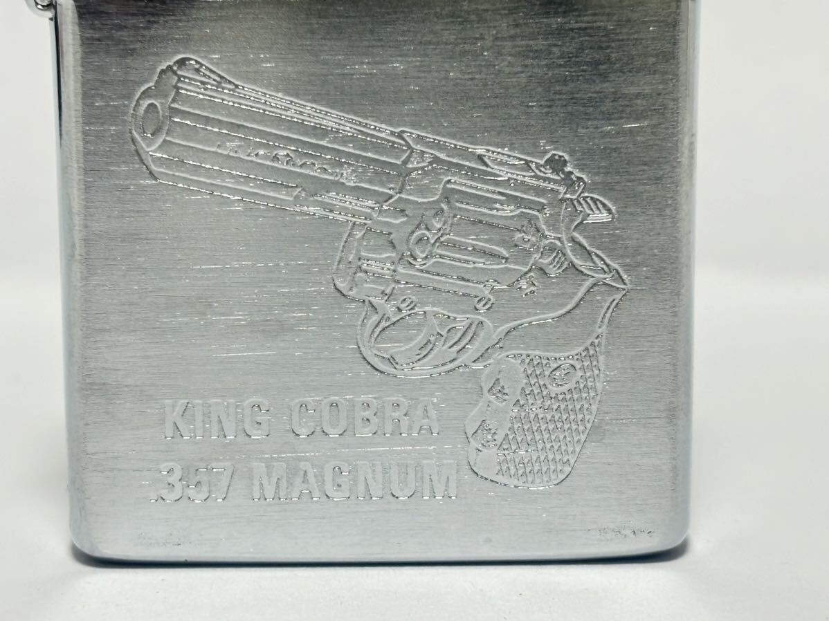 (4) ZIPPO ジッポ ジッポー オイルライター KING COBRA .357 MAGNUM ケース付き シルバー系 喫煙グッズ_画像6