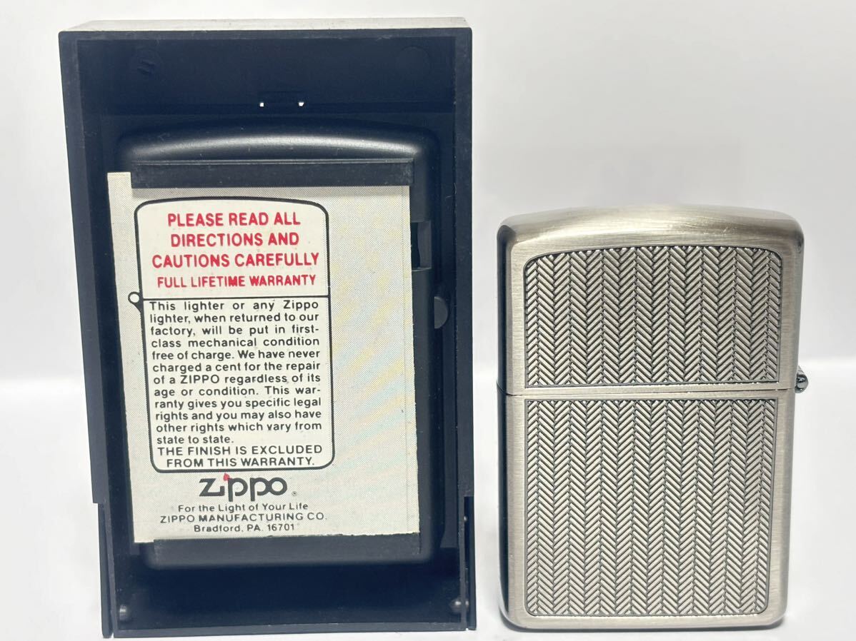 (28) ZIPPO ジッポ ジッポー オイルライター MANUFACTURING CO BRADFORD PA USA SINCE 1932 ケース付き シルバー系 喫煙グッズ_画像2