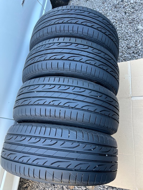 中古タイヤ４本セット　DUNLOP 225/55/16 2023年製(非常に良い状態のタイヤ_画像3