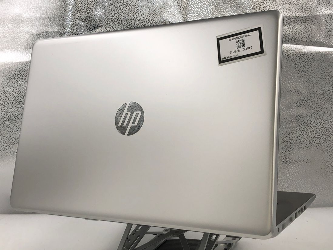 Hewlett-Packard/ノート/HDD 1000GB/第7世代Core i5/メモリ8GB/WEBカメラ有/OS無/Intel Corporation HD Graphics 620 64MB-240429000950635_天板　M