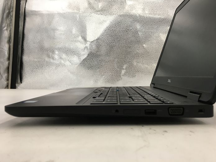 DELL/ノート/第8世代Core i5/メモリ8GB/WEBカメラ無/OS無/Intel Corporation UHD Graphics 620 32MB/ドライブ-240209000791175_側面（右）M