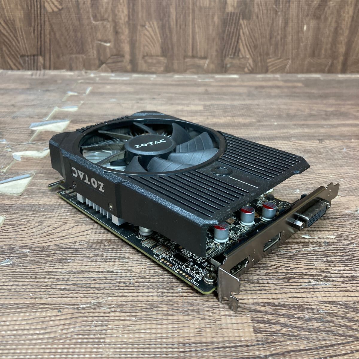 GK 激安 GB-253 グラフィックボード ZOTAC GeForce GTX 1050 2GB GDDR5 ZT-P10500B-10B 認識.画像出力のみ確認 中古品 同梱可能_画像3