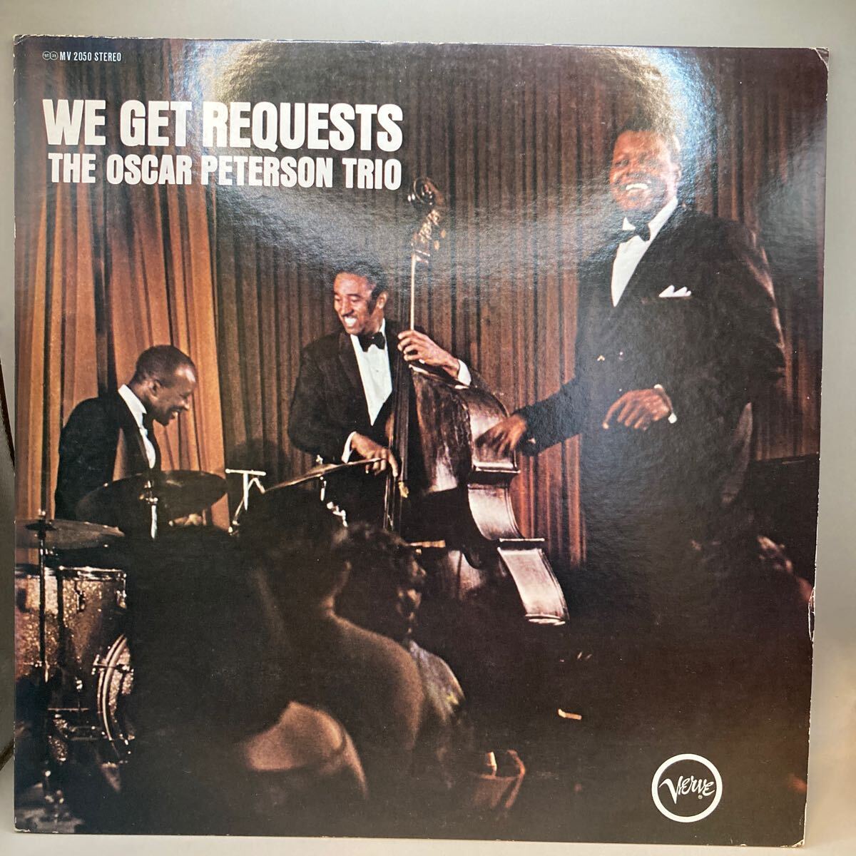 LP WE GET REQUESTS/プリーズ・リクエスト THE OSCAR PETERSON TRIO/オスカー・ピーターソン・トリオ MV2050_画像1