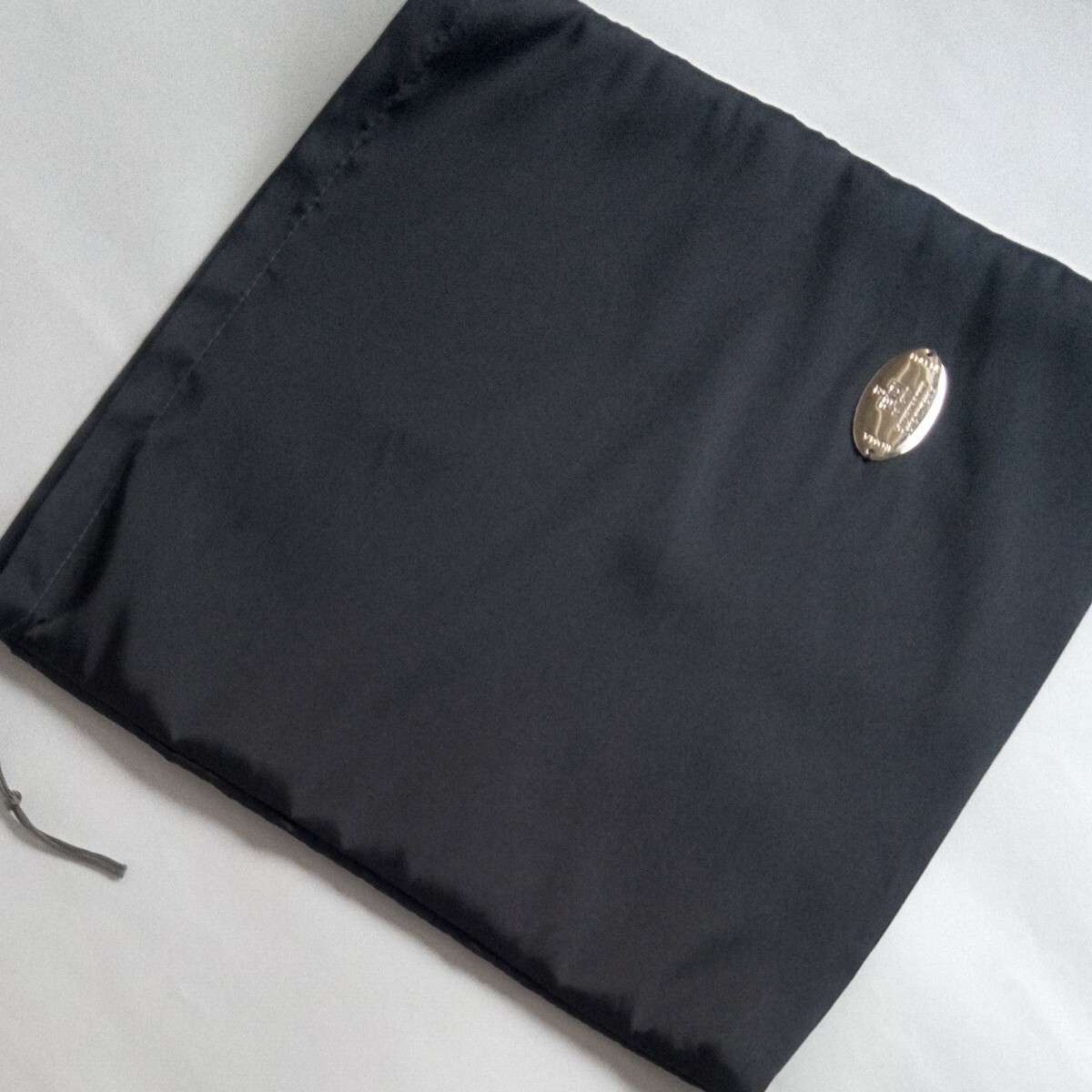 〔フェンディ〕39×39cm 保存袋 巾着袋 布袋 バッグ用 FENDI 正規品 プレート ブラック （0125)_画像1
