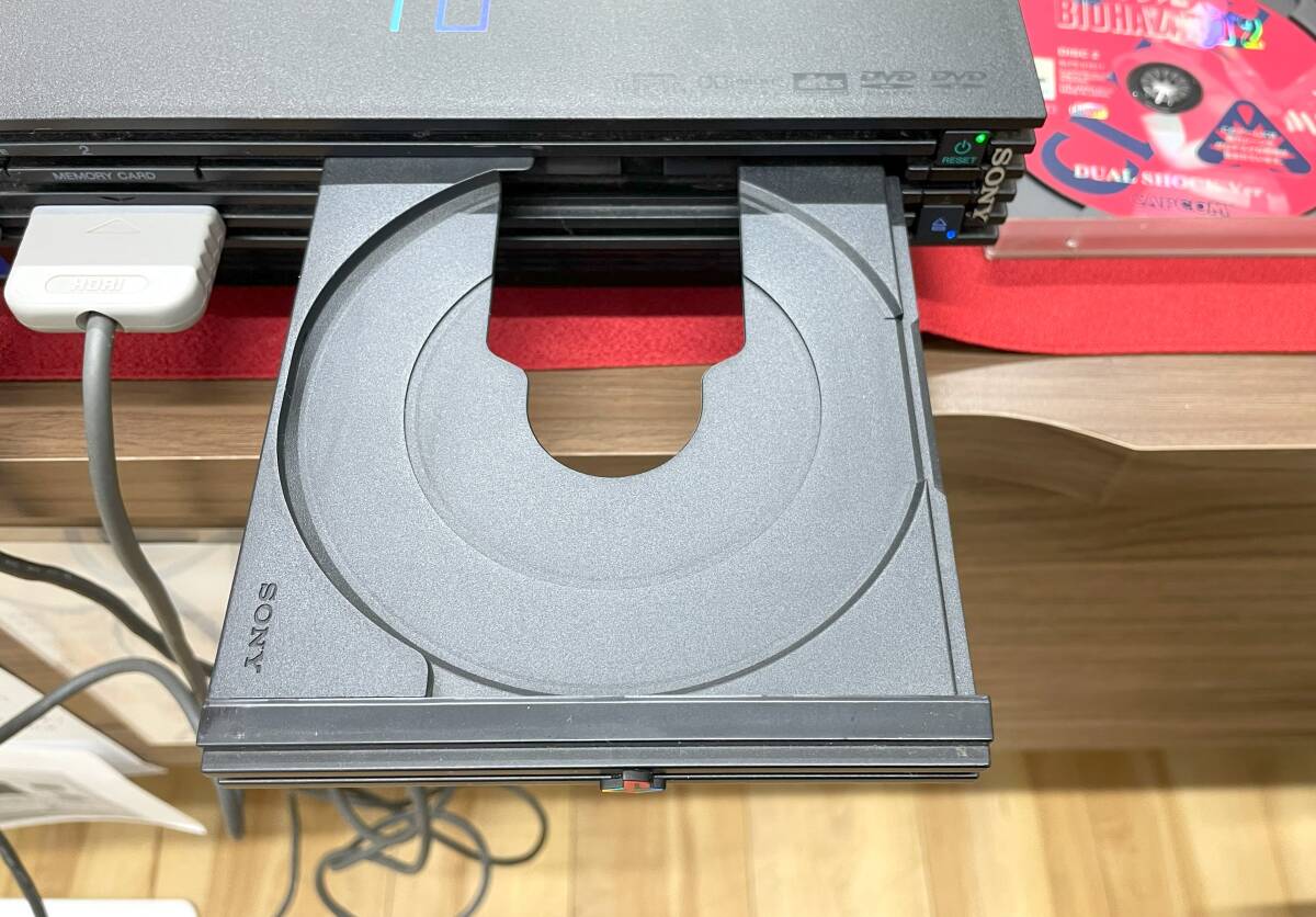7258【中古品作動確認済み】 プレステ2本体 コントローラー2個 7258【中古品作動確認済み】 プレステ2本体 コントローラー2個