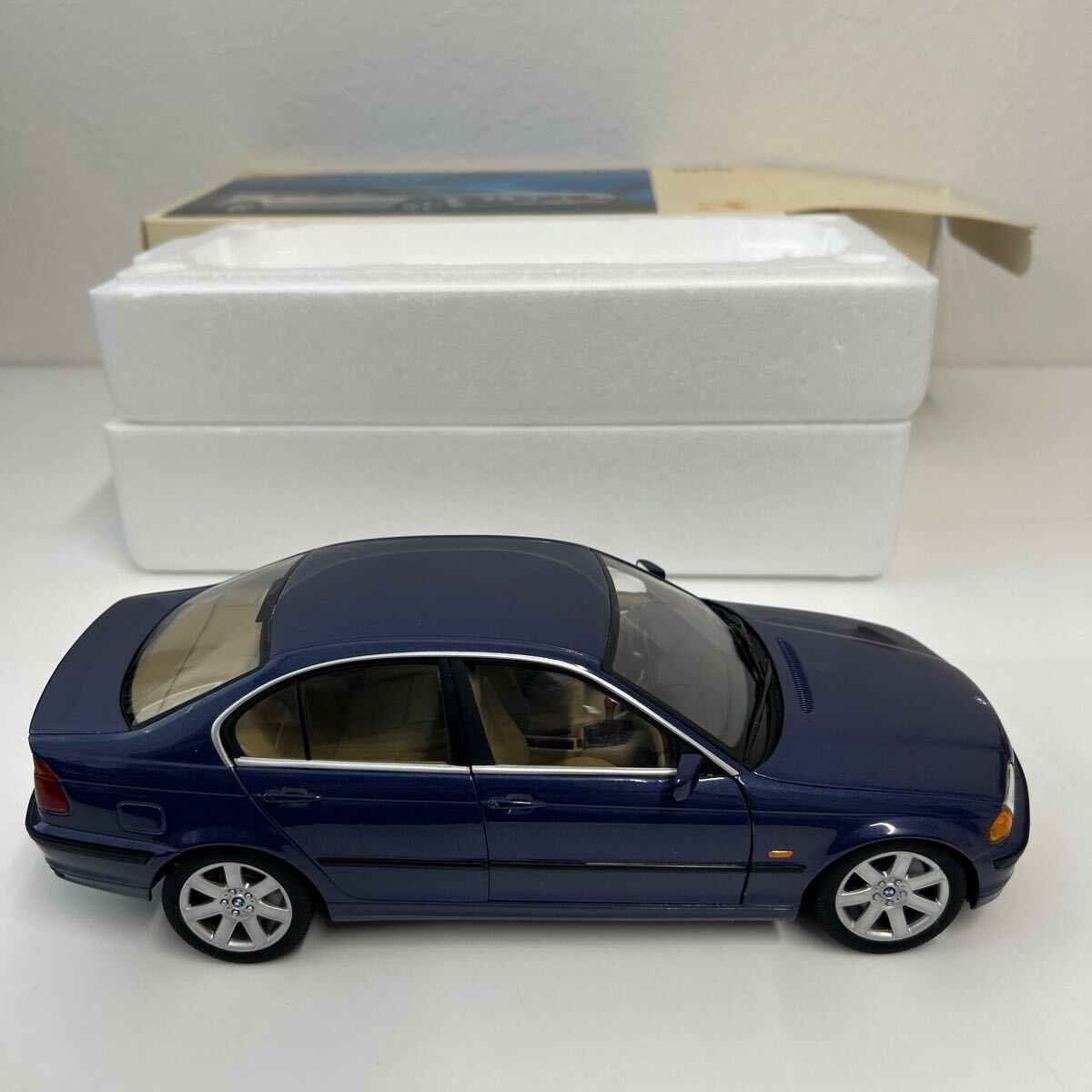 BMW ディーラー特注 UT models 1/18 BMW 328i 3er Limousine 3シリーズ E46 セダン サルーン ミニカー モデルカー_画像8