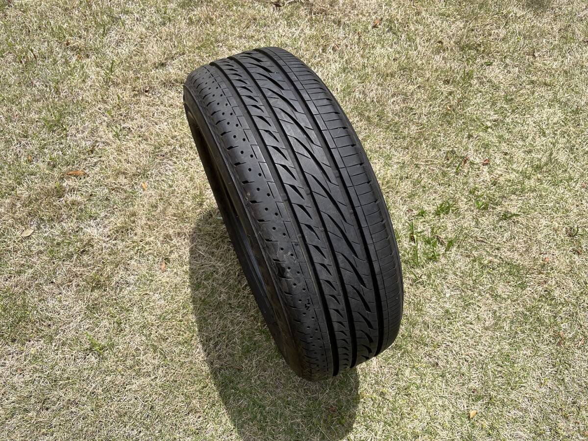 BRIDGESTONE　REGNO GRVⅡ　225/60R17　99H　2023年製造　溝たっぷり！！　１本のみ　中古品！！　売り切り！！_画像1