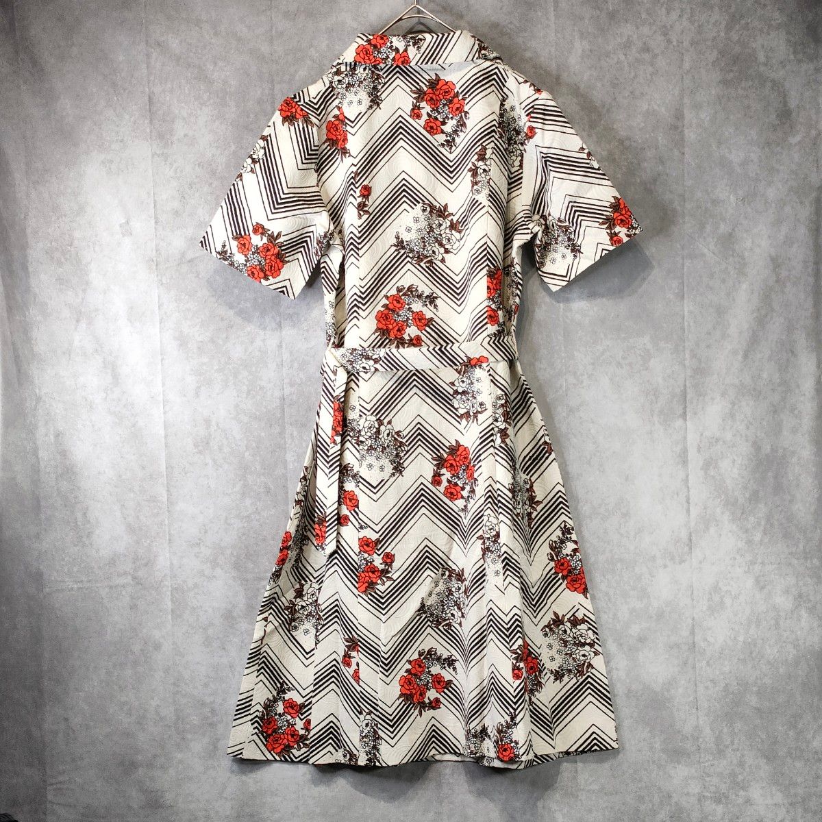 Vintage】70s レトロ 昭和 ワンピース 花柄 総柄 半袖 マルチ Vintage】70s レトロ 昭和 ワンピース 花柄 総柄 半袖 マルチ