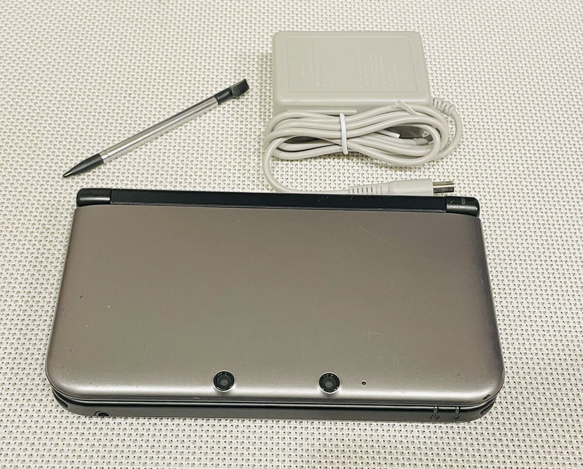 ニンテンドー3DSLL ブラックシルバー本体動作品　送料無料　付属品付き　Nintendo 任天堂 _画像2