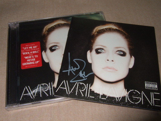 □AVRIL LAVIGNE (直筆サイン付き,アヴリル・ラヴィーン,新品